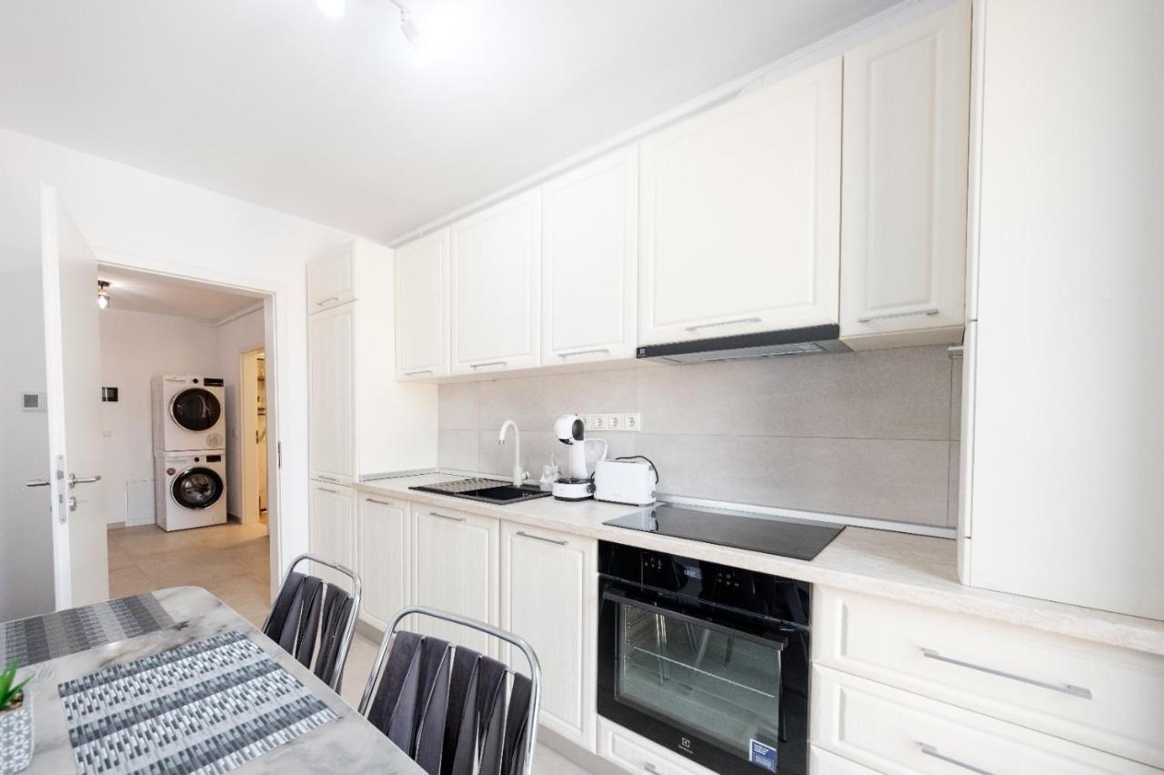 Brand New Luxury Apartment In The Heart Of Brașov Exterior foto