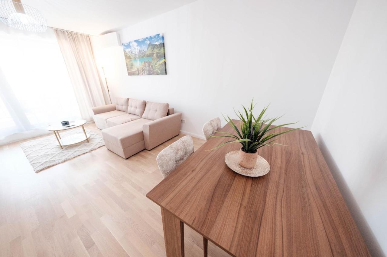 Brand New Luxury Apartment In The Heart Of Brașov Exterior foto
