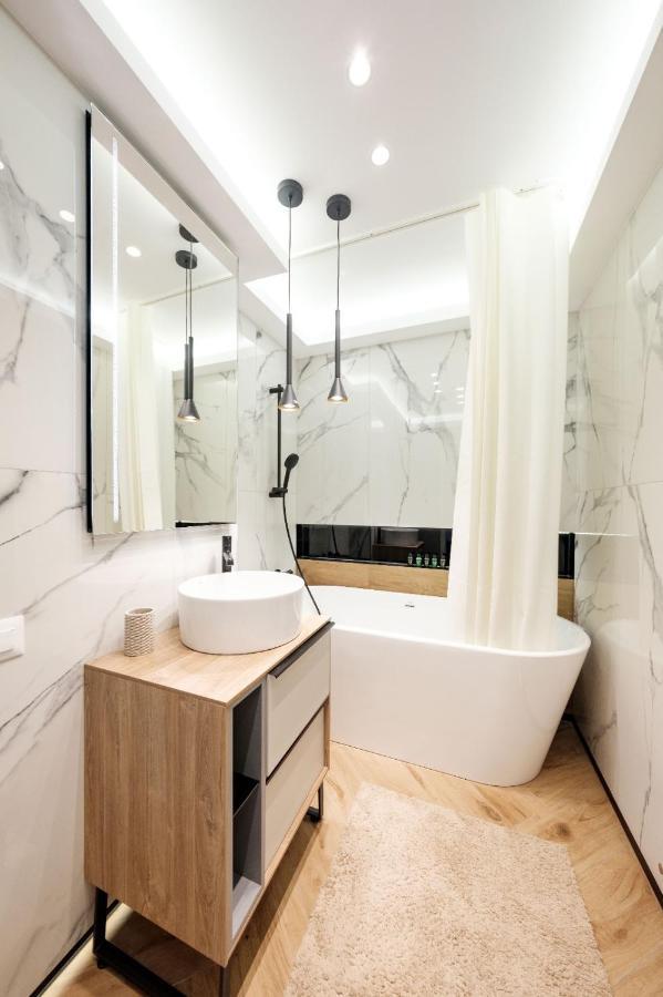 Brand New Luxury Apartment In The Heart Of Brașov Exterior foto