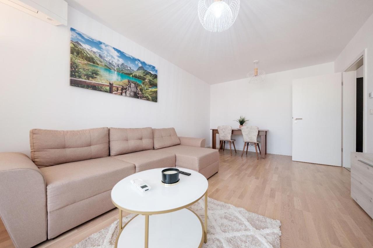 Brand New Luxury Apartment In The Heart Of Brașov Exterior foto